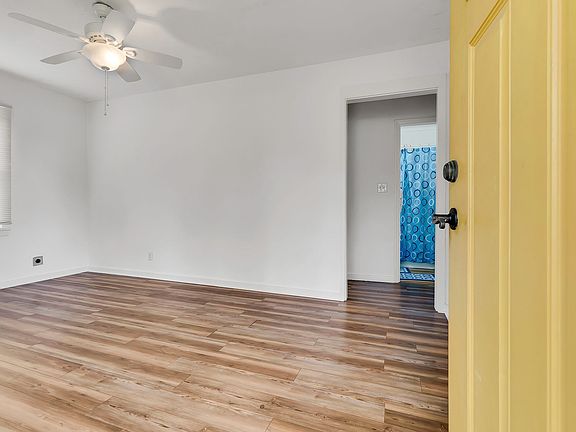 3rd image of 323 Kenslo Ave