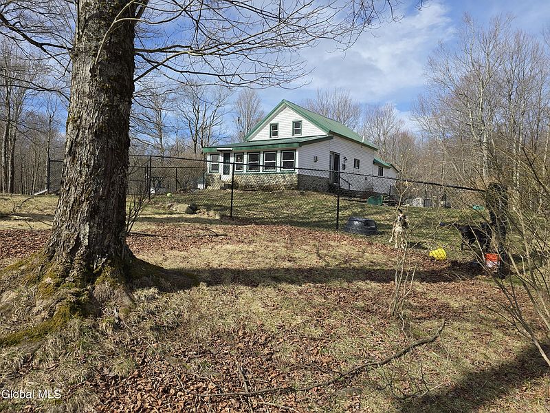 4th image of 344 Dyken Pond Road