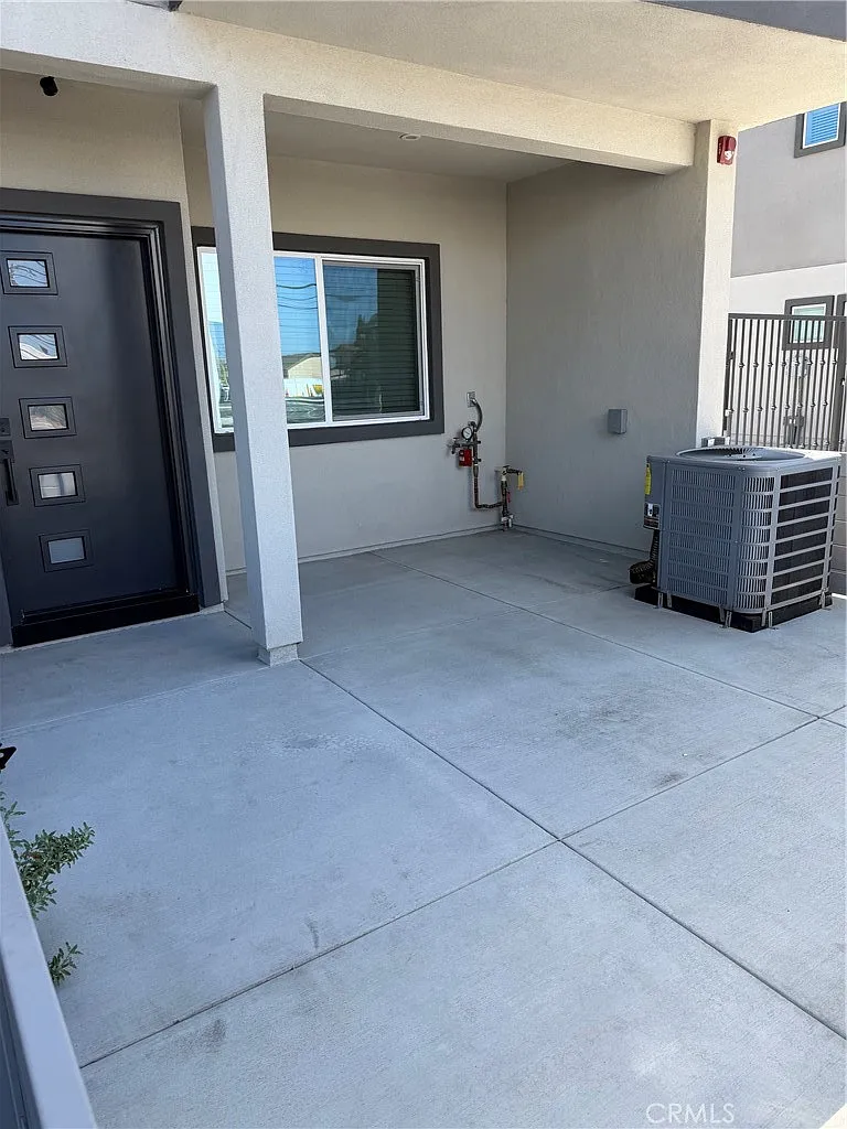 2 bed, 1057 sqft, $3,750 — Photo 3