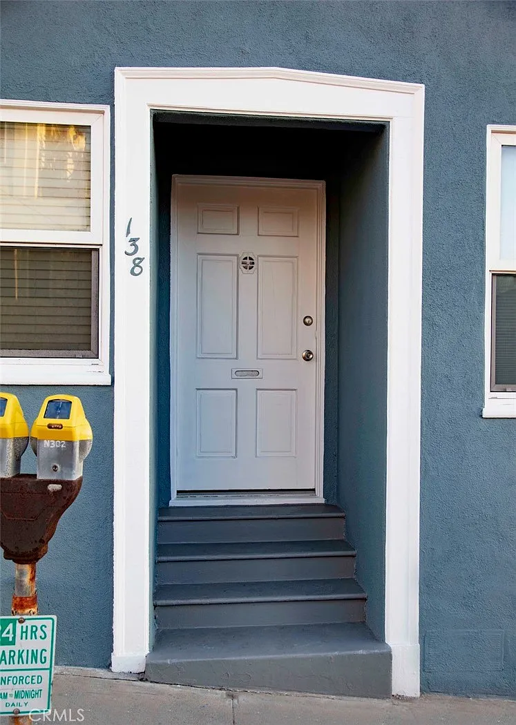2 bed, 850 sqft, $4,950 — Photo 3
