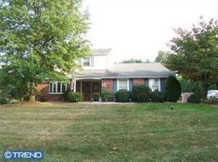 233 Creekwood Dr, Feasterville, PA 19053