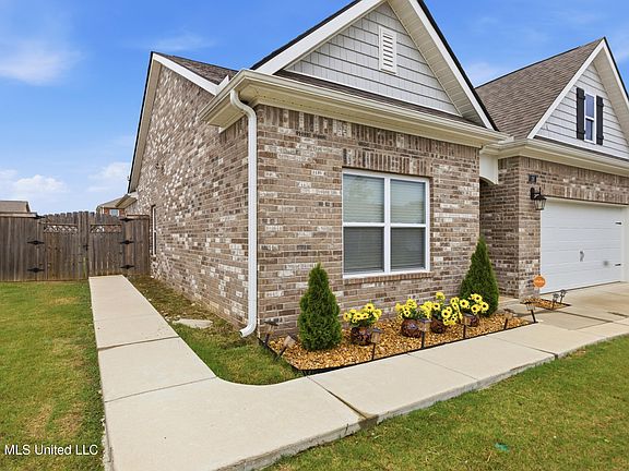 2nd image of 28 Twin Lakes Dr