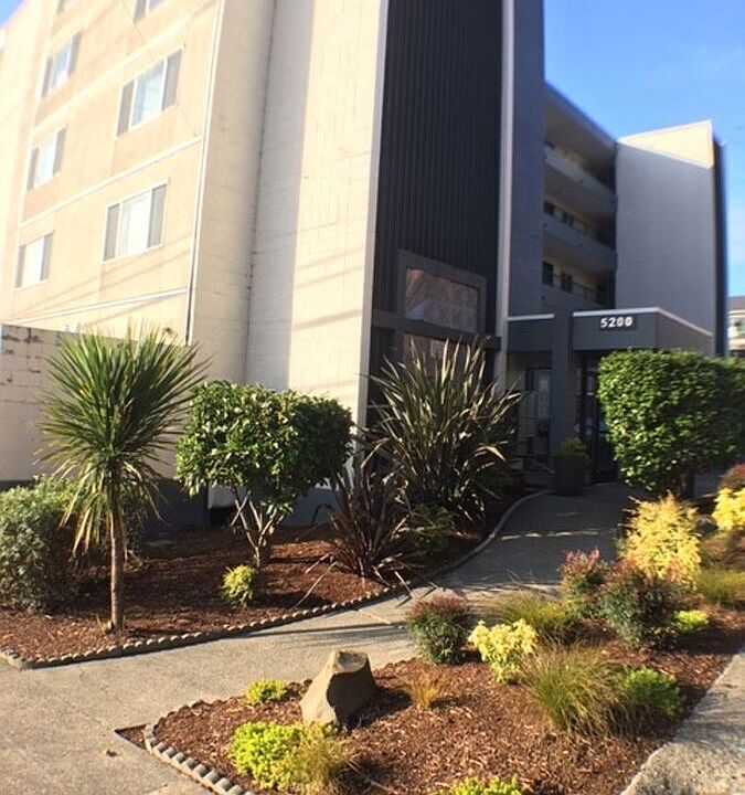 1st image of 5200 University Way NE APT 404