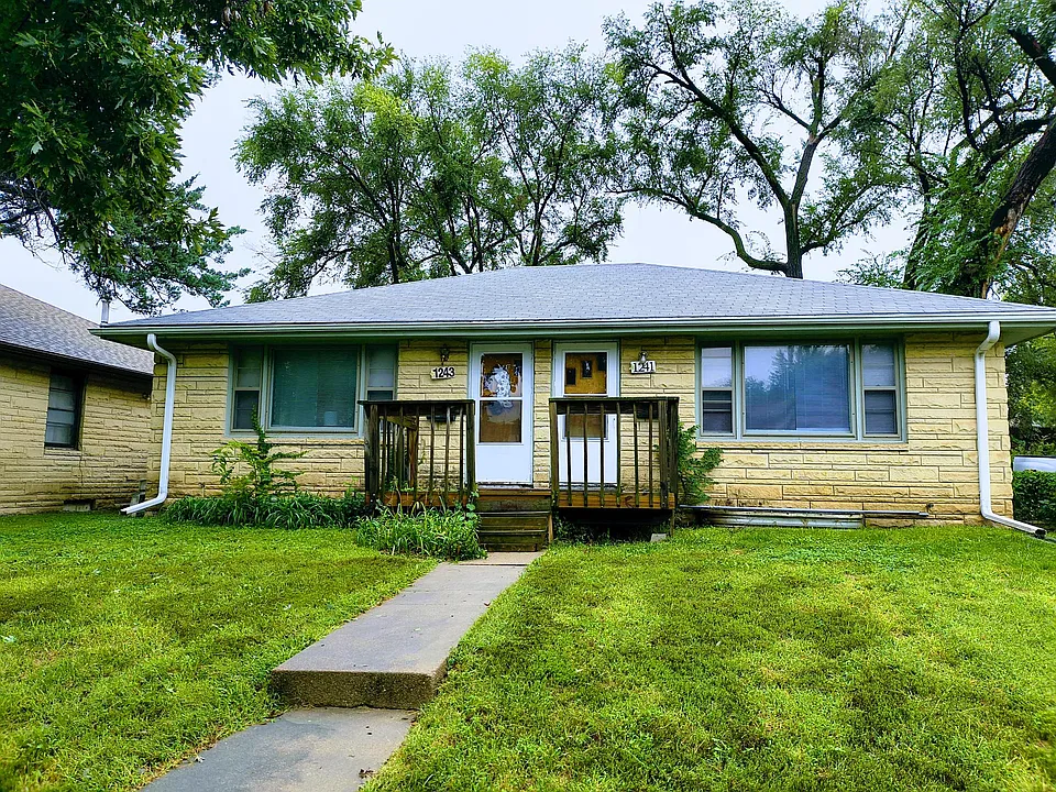 1241 Dakota St