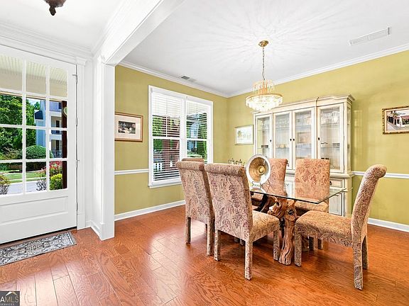 4th image of 936 Regal Hills Ln