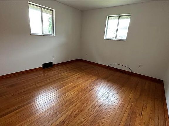 3rd image of 537 Lincoln Blvd