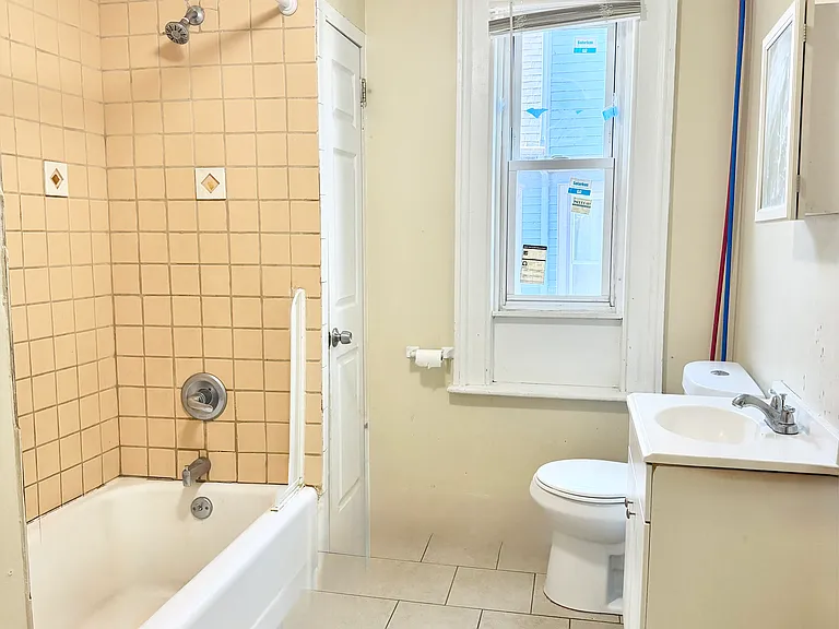 133 Hobart St #2W — Photo 9