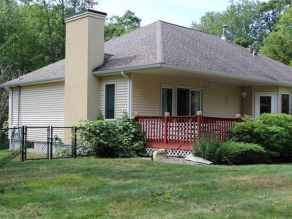 3rd image of 16 Washington Dr