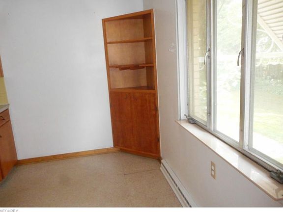 5th image of 678 Cliffside Dr