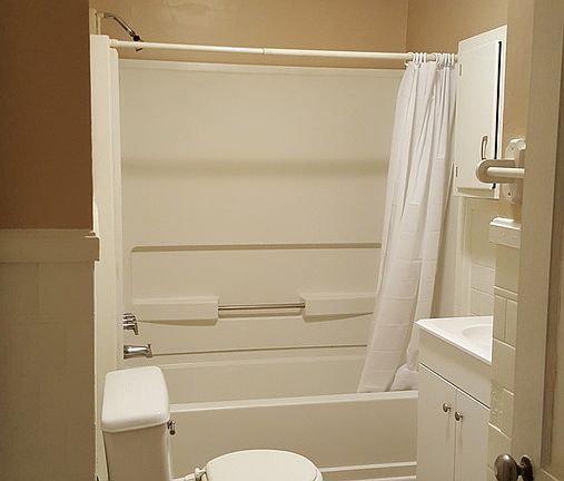 5th image of 807 N Church St APT 3