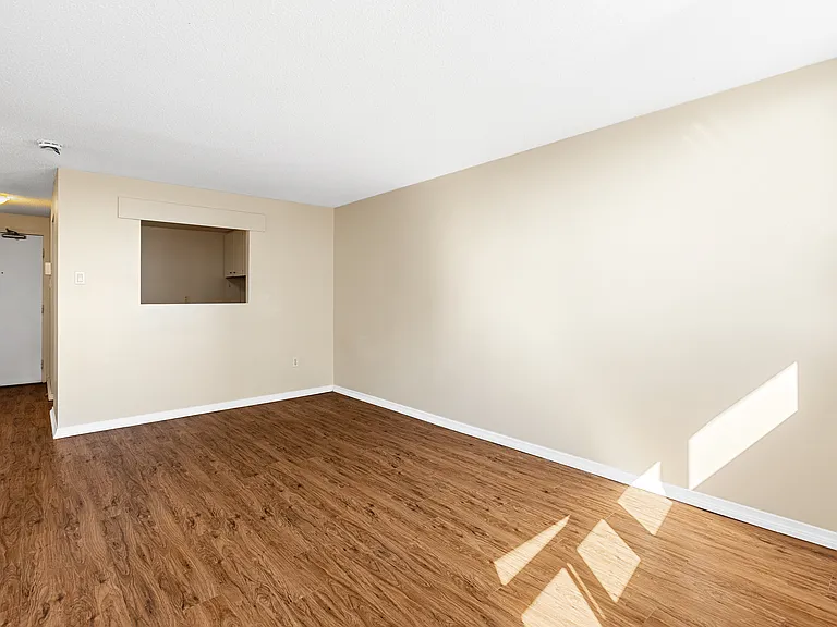 285 Loretta Ave S — Photo 38