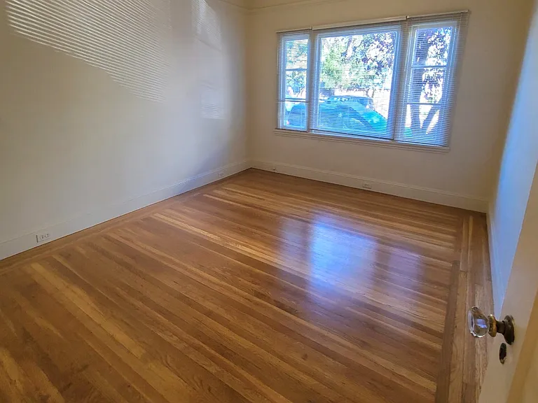 1828 Walnut St — Photo 12