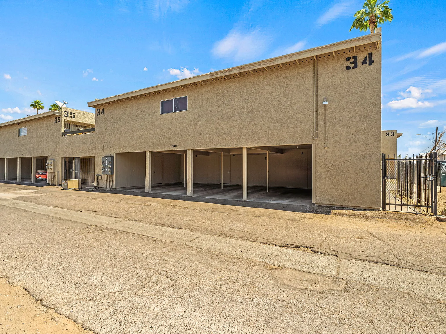 3 bed, 2.0 bath, 957 sqft, $1,550 — Photo 2