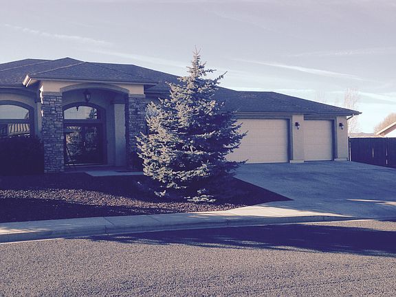 Front - 3 car garage