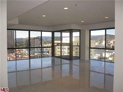 Dining/Balcony/Living