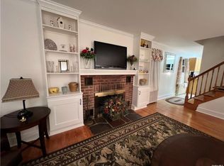 5 Lynncliff Rd, Hampton Bays, NY 11946