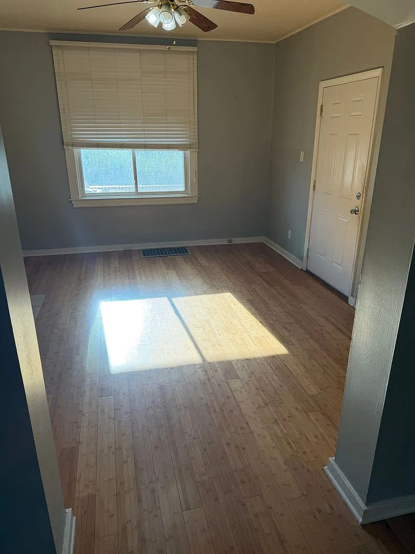 212 Republic — Photo 2