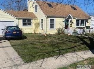 1 Albert Rd, Amityville, NY 11701