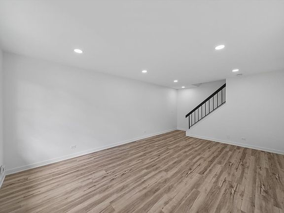 5th image of 185 College Dr Unit B