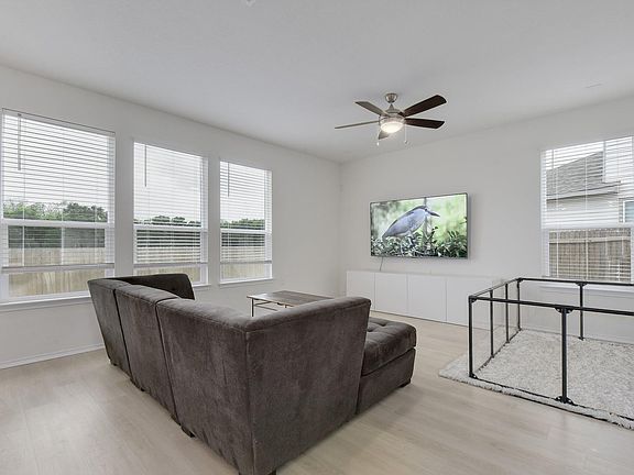 3rd image of 4825 Cressal Dr