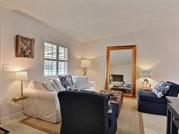 4th image of 3200 Eagle Dr APT 3