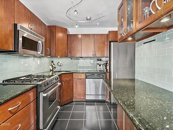 4th image of 435 E 65th St #10DE