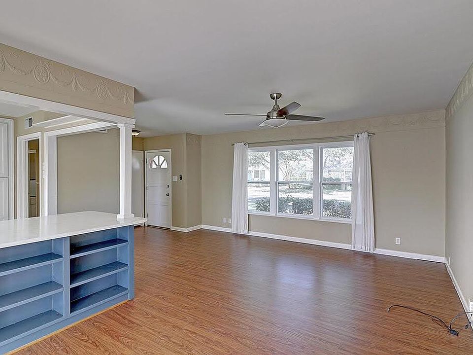 1st image of 321 Circle Dr
