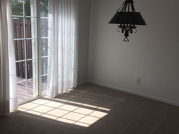 2nd image of 704 Chert Ln