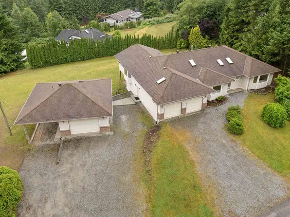 27660 128th Ave, Maple Ridge, BC V2W 1N5
