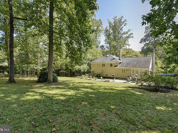 2nd image of 912 Whann Ave