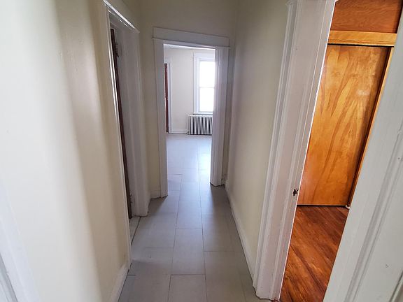 4th image of 163 Mallory Ave