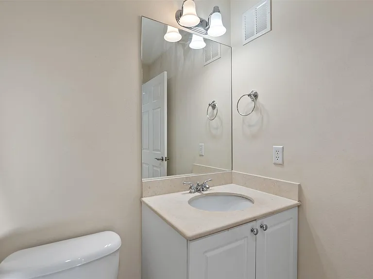 6094 Live Oak Ct #B — Photo 27