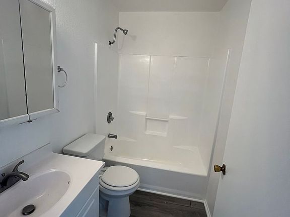 5th image of 214 E Hyde Park Blvd APT 5