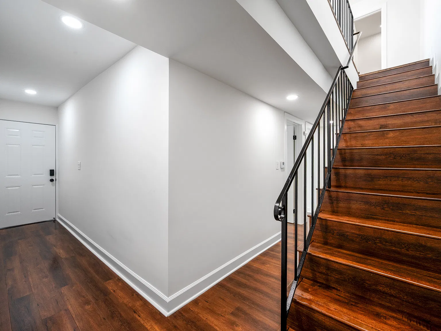 3 bed, 2.5 bath, 1900 sqft, $7,500 — Photo 3