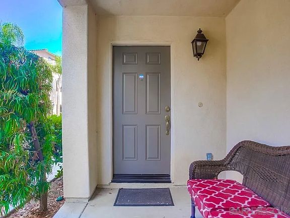 4th image of 2756 Escala Cir