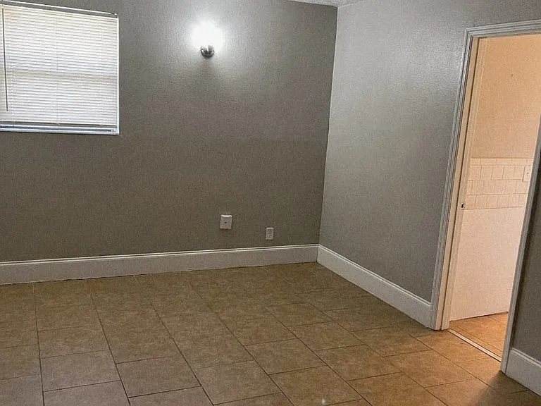 1079 Saint Clair St #6 — Photo 6