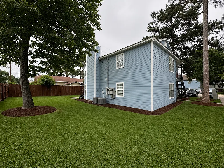 Woodcreek Townhomes — Photo 2