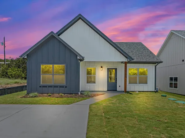 3228 Brazos River Dr, Granbury, TX 76048