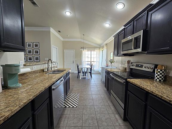 4th image of 1003 Shea Ln