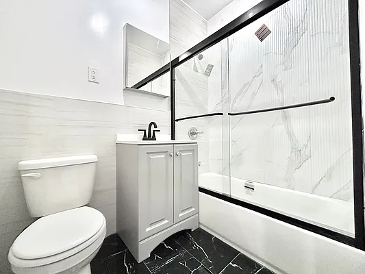 Bathroom, photo 2