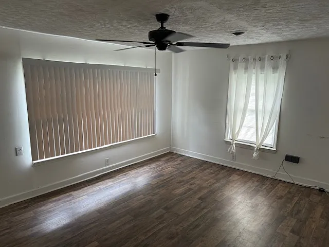 3 bed, 1.5 bath, 1066 sqft, $1,150 — Photo 2