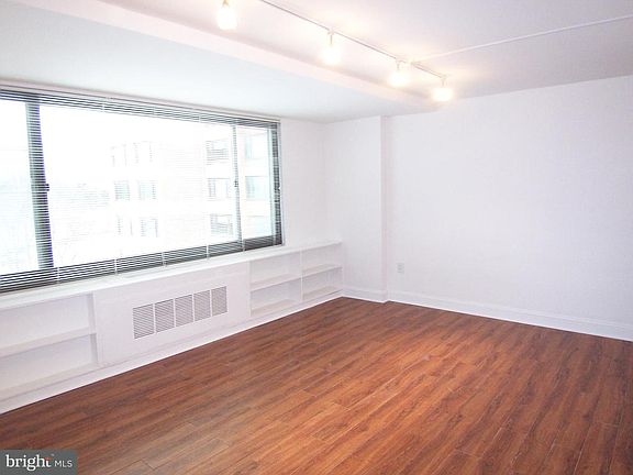 3rd image of 1011 Arlington Blvd APT 833