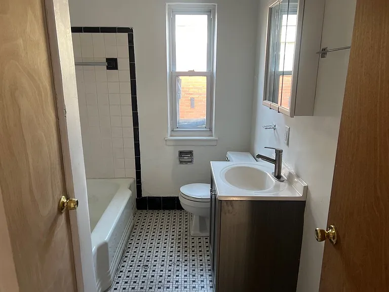 239 Arthur St — Photo 10