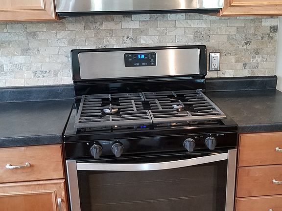 5th image of 102 Stieren St