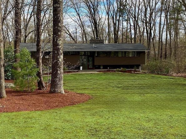 9 Hampton Ln, Andover, MA 01810