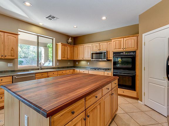 4th image of 2167 W Remington Dr