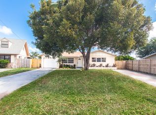 680 Crocus Ct, Palm Beach Gardens, FL 33410