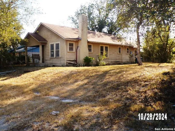 205 N JACKSON ST, Beeville 78102