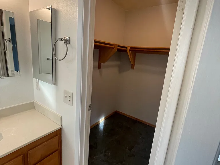 2513 N Termino Ave — Photo 9