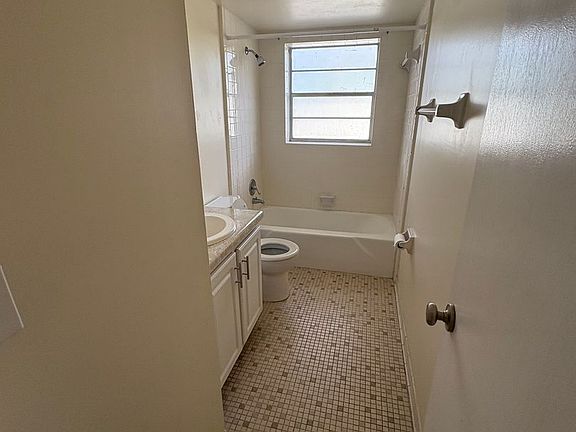 3rd image of 623 N Bay St APT 11